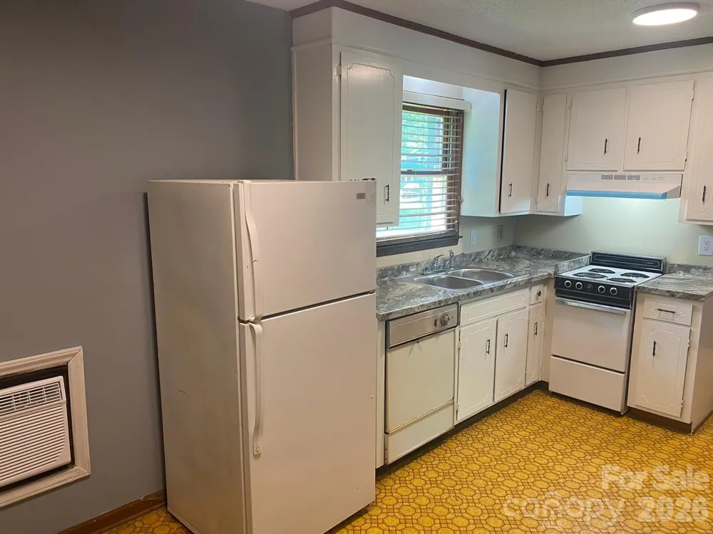 1006 3rd Street SE Hickory, NC 28602