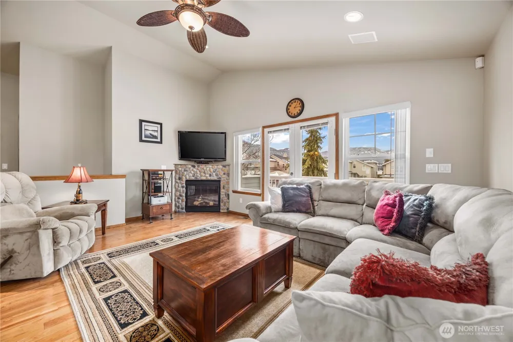 222 Parkway Drive Manson, WA 98831