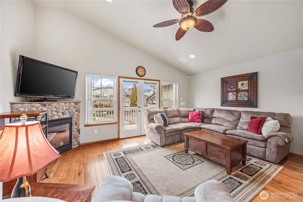 222 Parkway Drive Manson, WA 98831