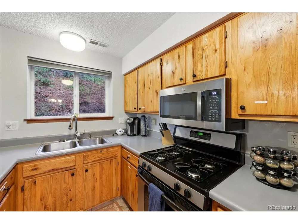 4840 Pikes Peak Hwy Cascade, CO 80809