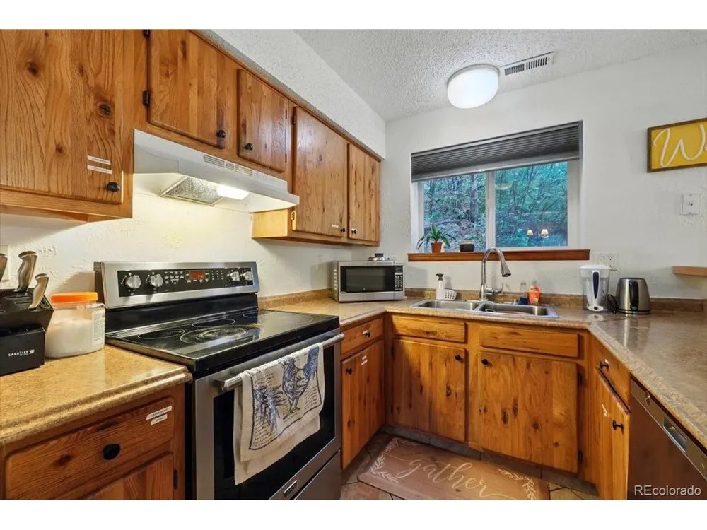 4840 Pikes Peak Hwy Cascade, CO 80809