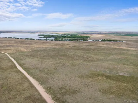 R8977763