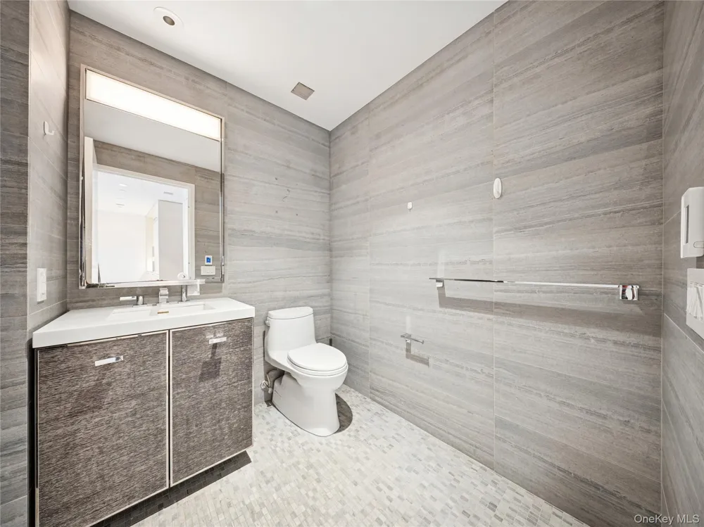 252 south Street #68K New York (Manhattan), NY 10002