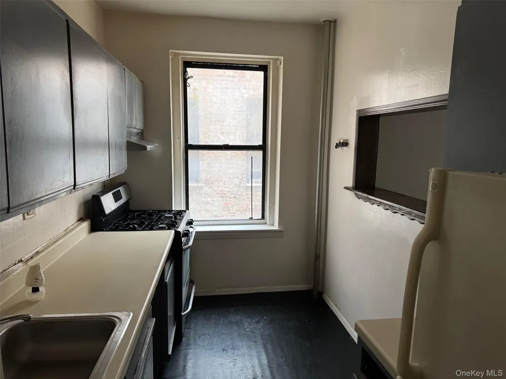 2156 Cruger Avenue #3L Bronx, NY 10462
