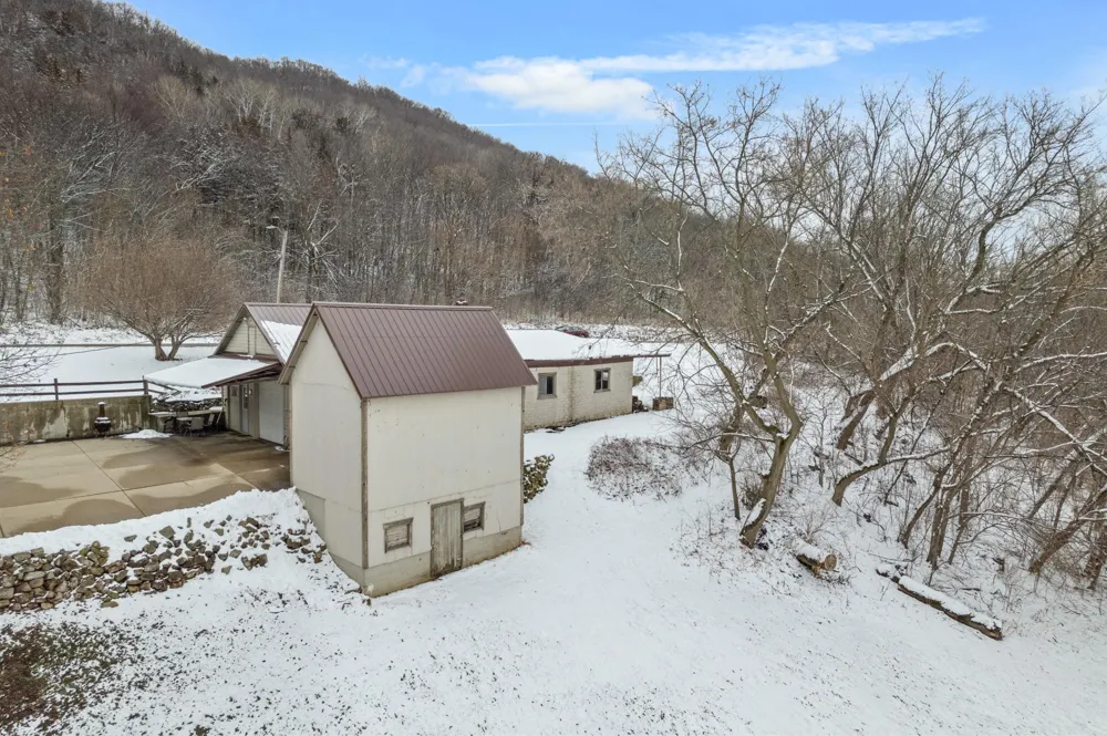 S2232 State Road 35 Alma, WI 54610