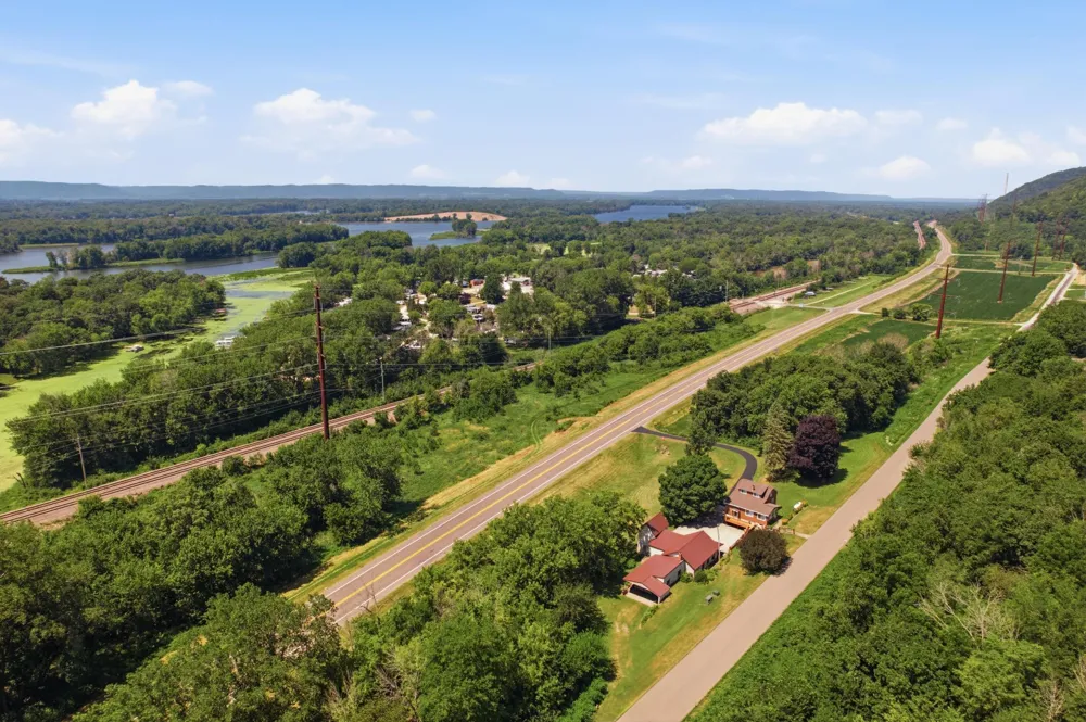 S2232 State Road 35 Alma, WI 54610