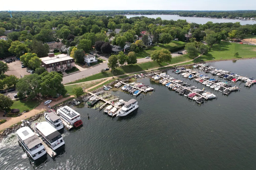 4589 Sunset Lane Minnetrista, MN 55331