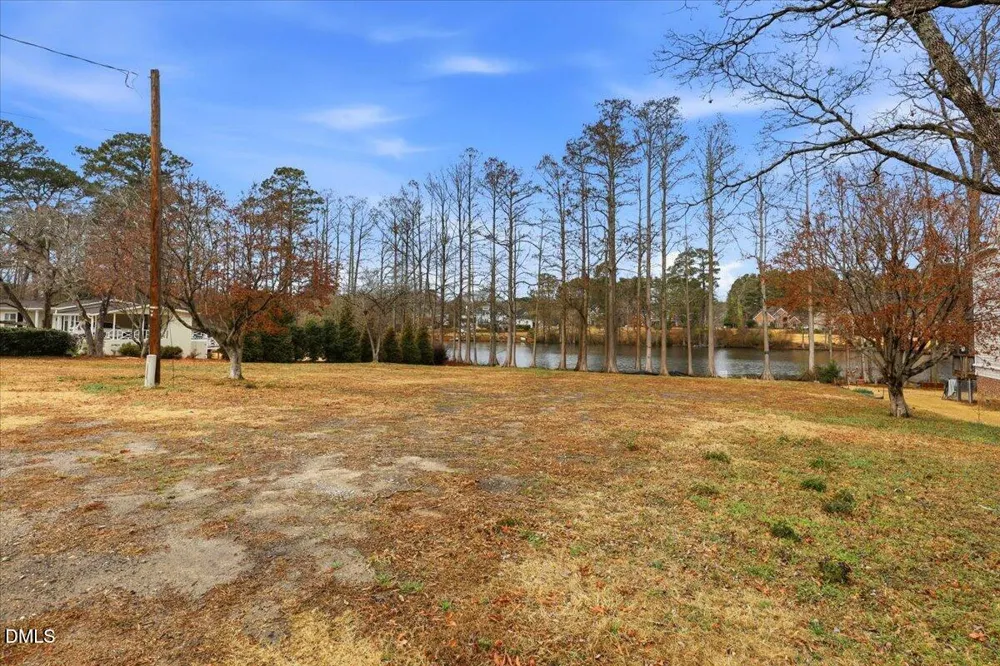 1100 S Lakeside Drive Four Oaks, NC 27524
