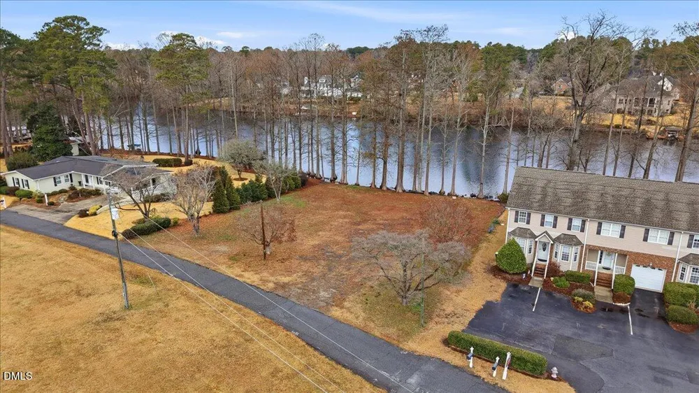 1100 S Lakeside Drive Four Oaks, NC 27524