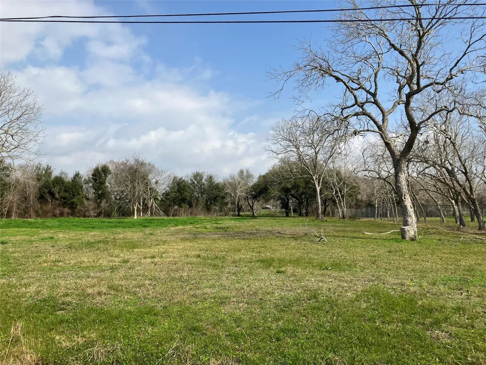 5719 Highway 6 Hitchcock, TX 77563
