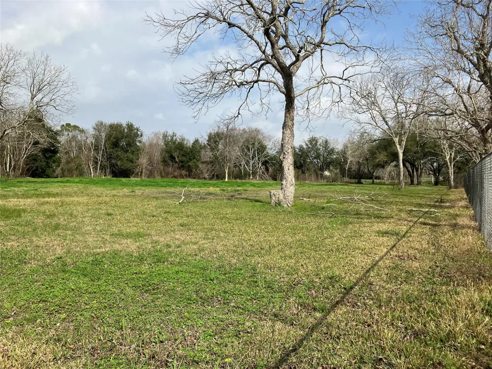 5719 Highway 6 Hitchcock, TX 77563