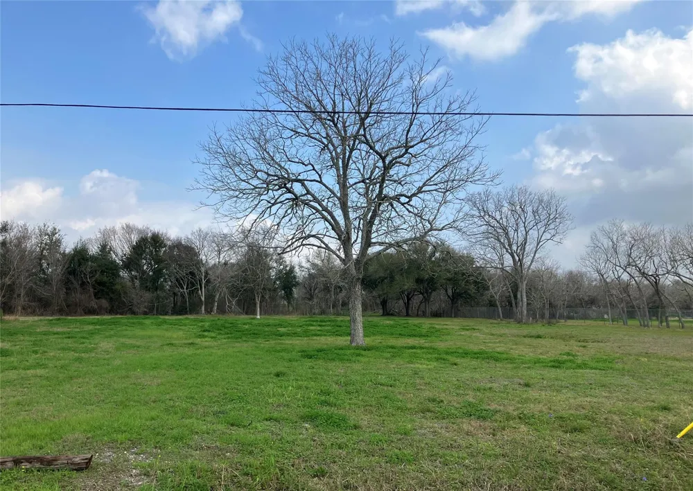 5719 Highway 6 Hitchcock, TX 77563
