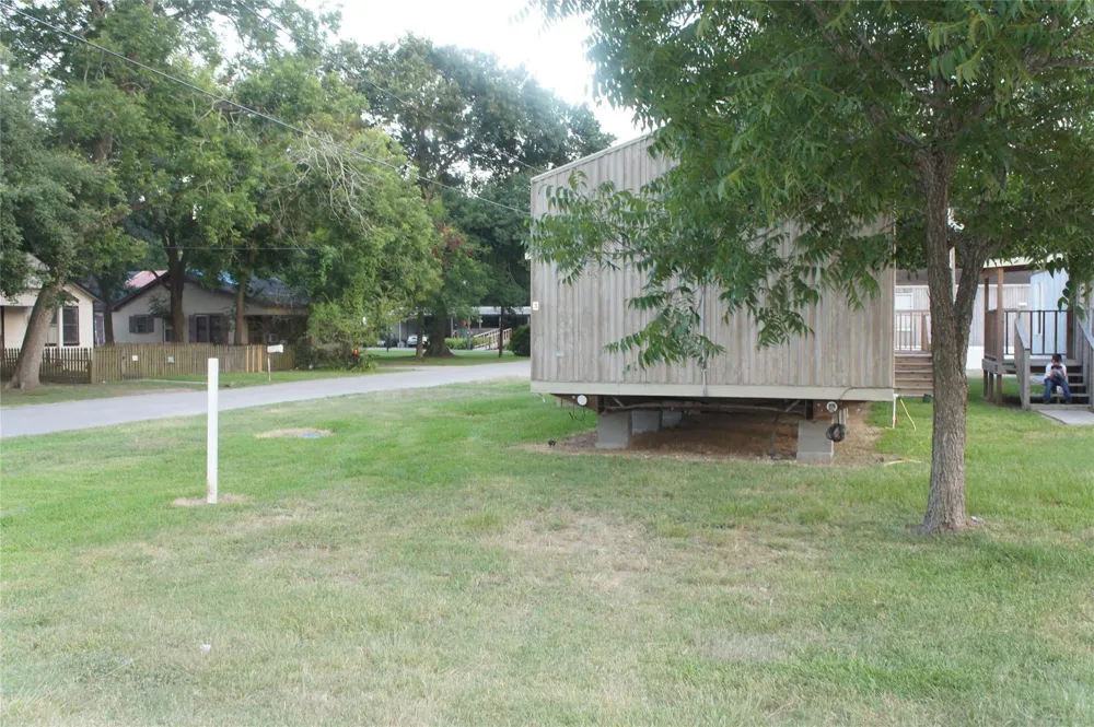 601 Clear Lake Road #A Highlands, TX 77562