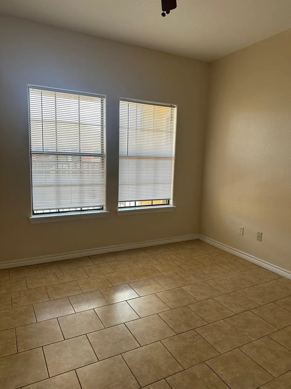 107 Oak Park Drive Clute, TX 77531