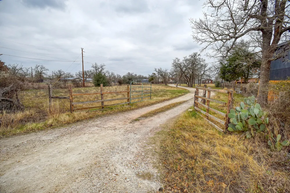 537 Leisure Lane Cedar Creek, TX 78612