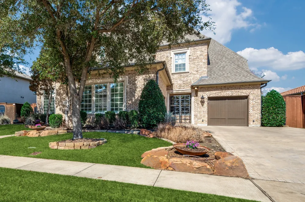 647 Fountainview Drive Irving, TX 75039