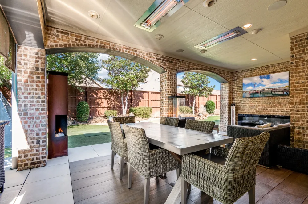 647 Fountainview Drive Irving, TX 75039