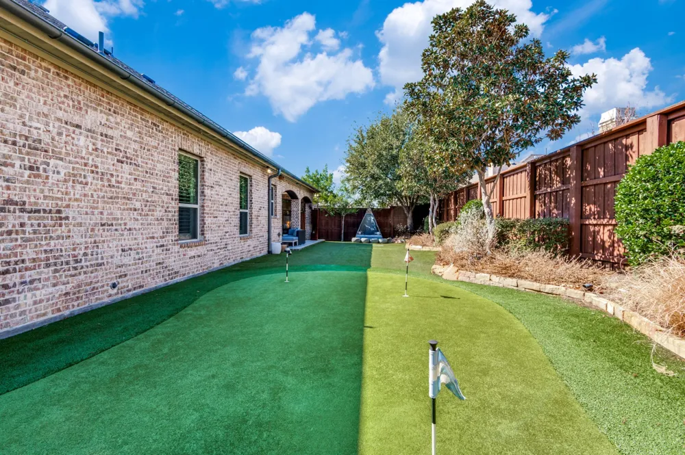 647 Fountainview Drive Irving, TX 75039