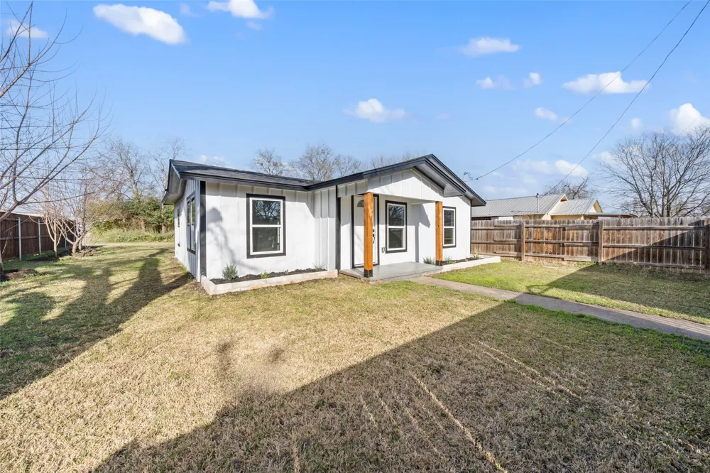 108 9th Street Valley Mills, TX 76689