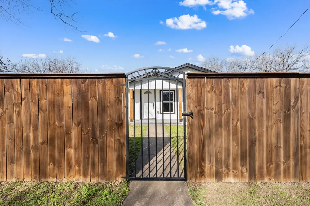 108 9th Street Valley Mills, TX 76689