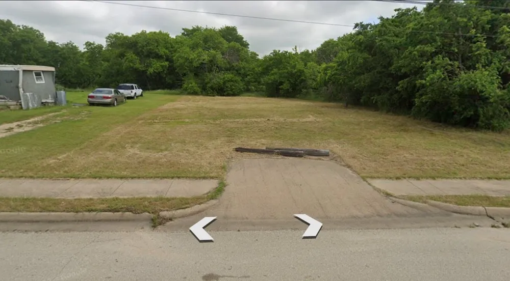 711 E Davis Avenue Alvarado, TX 76009