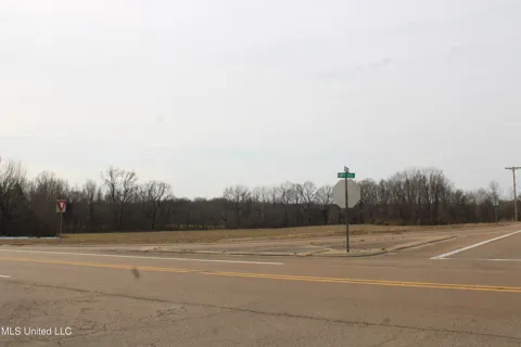 3900 Highway 301