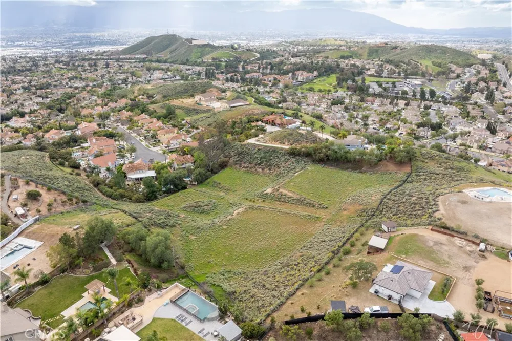 1130 La Salle Cir Corona, CA 92879