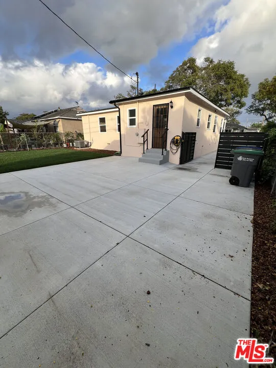 15605 S Berendo Avenue Gardena, CA 90247