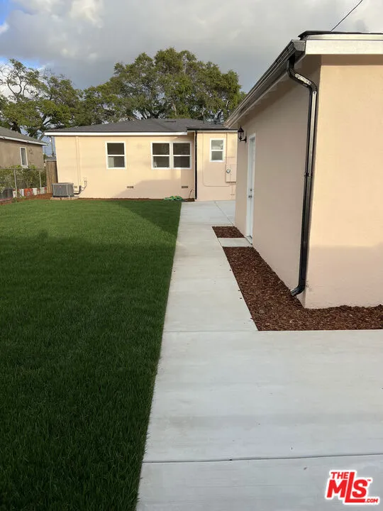 15605 S Berendo Avenue Gardena, CA 90247