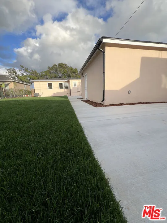 15605 S Berendo Avenue Gardena, CA 90247