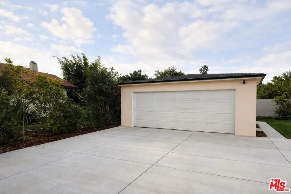 15605 S Berendo Avenue Gardena, CA 90247