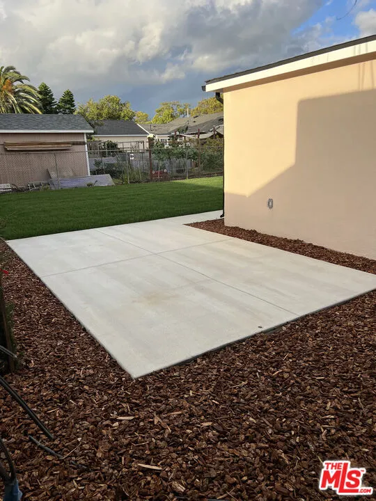 15605 S Berendo Avenue Gardena, CA 90247