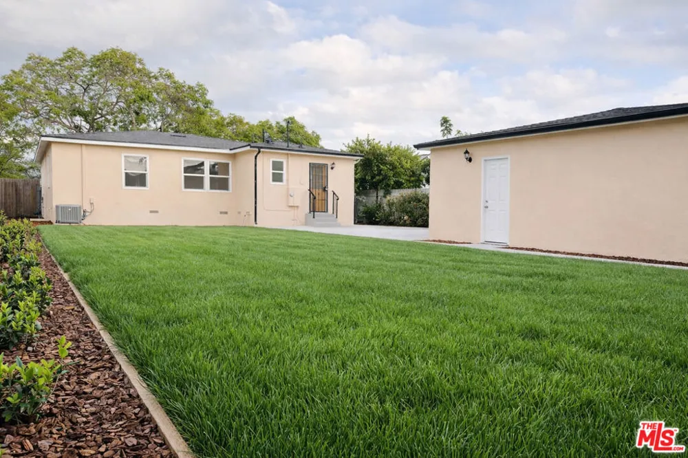 15605 S Berendo Avenue Gardena, CA 90247