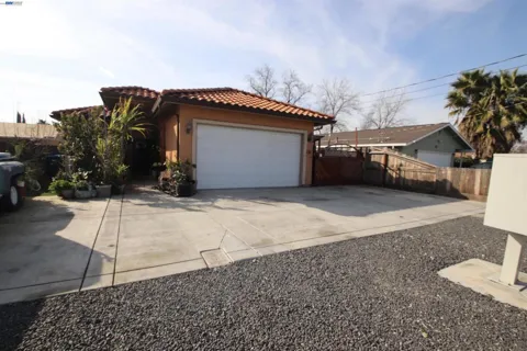 2511 S Laurel