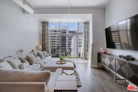 645 W 9th Street #740