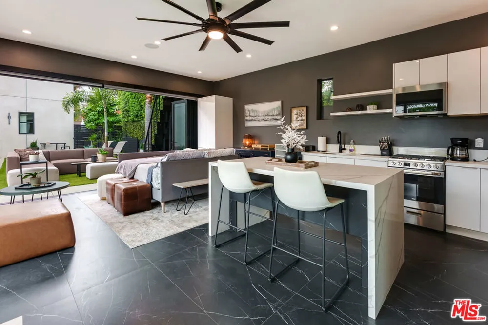18589 Linnet Street Tarzana, CA 91356