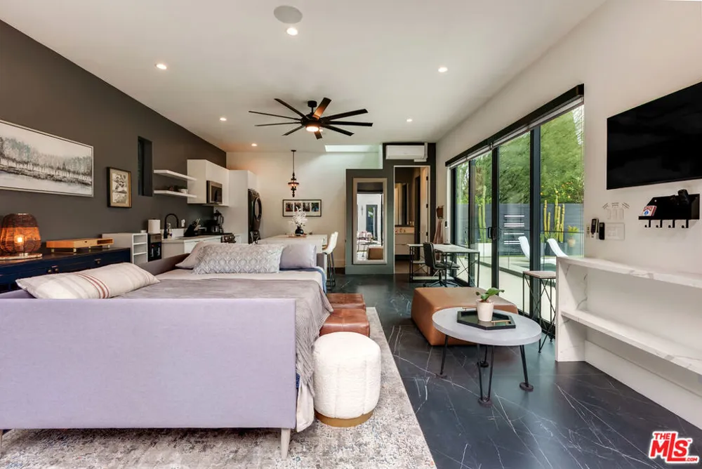 18589 Linnet Street Tarzana, CA 91356