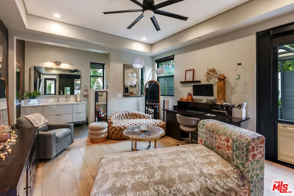 18589 Linnet Street Tarzana, CA 91356