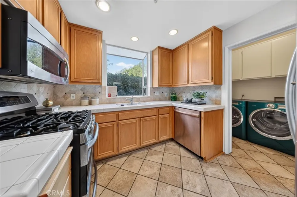 108 S Mountain #A Monrovia, CA 91016