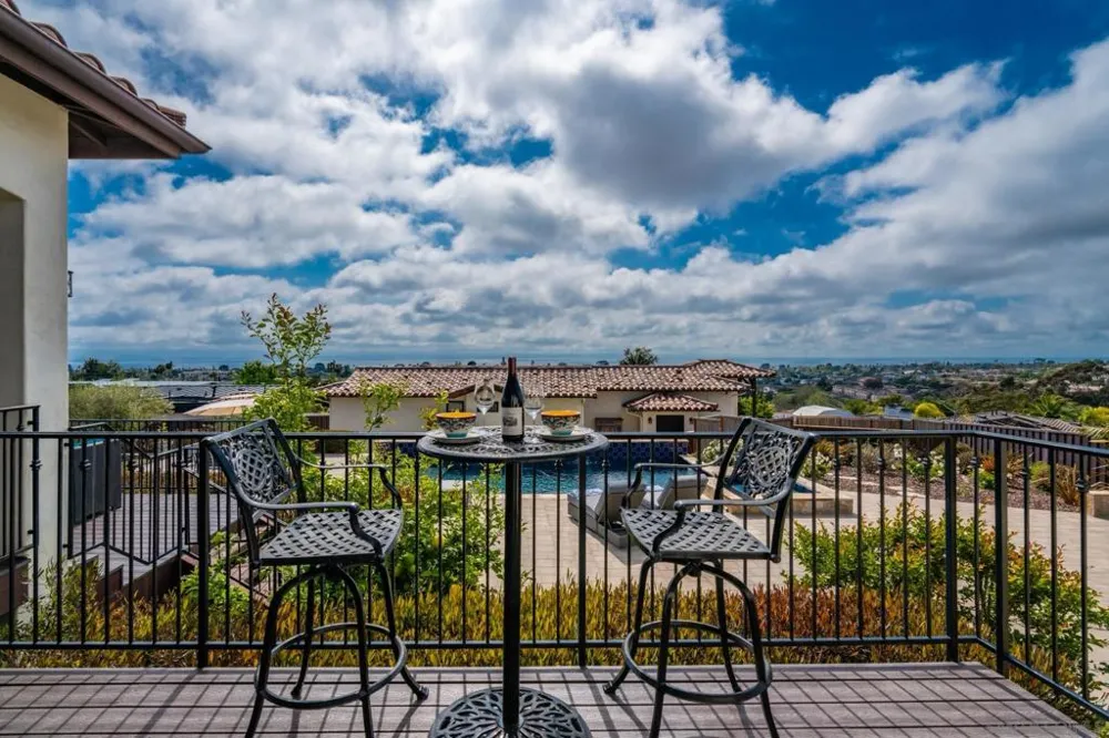 604 Camino de Orchidia Encinitas, CA 92024