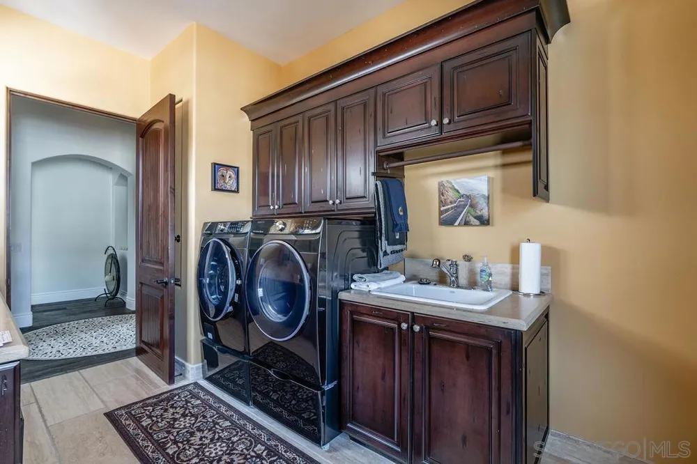604 Camino de Orchidia Encinitas, CA 92024