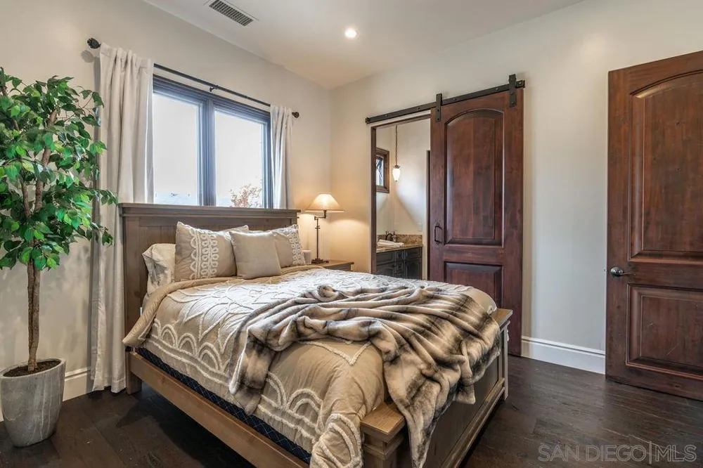 604 Camino de Orchidia Encinitas, CA 92024