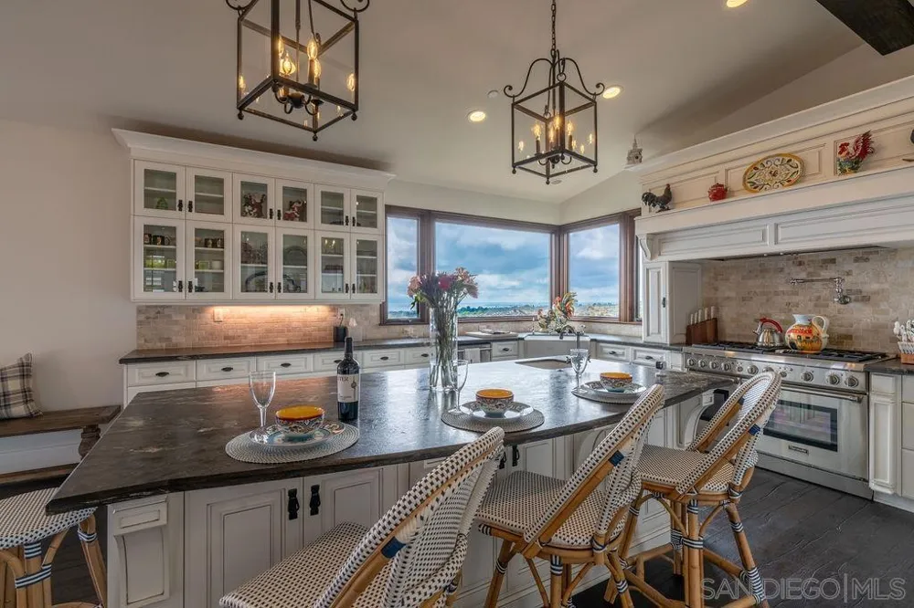 604 Camino de Orchidia Encinitas, CA 92024