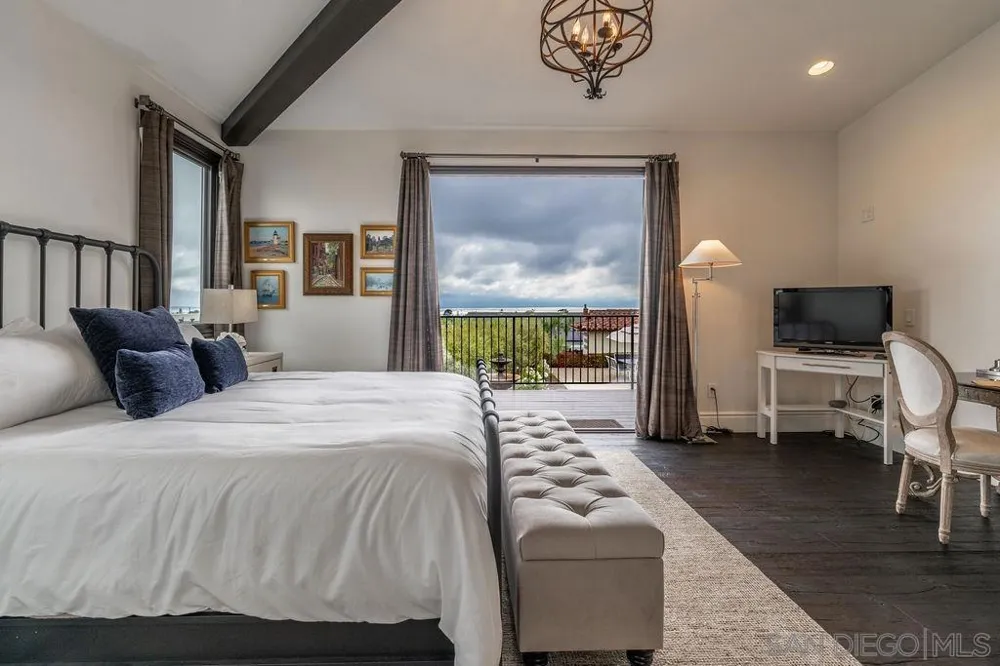 604 Camino de Orchidia Encinitas, CA 92024