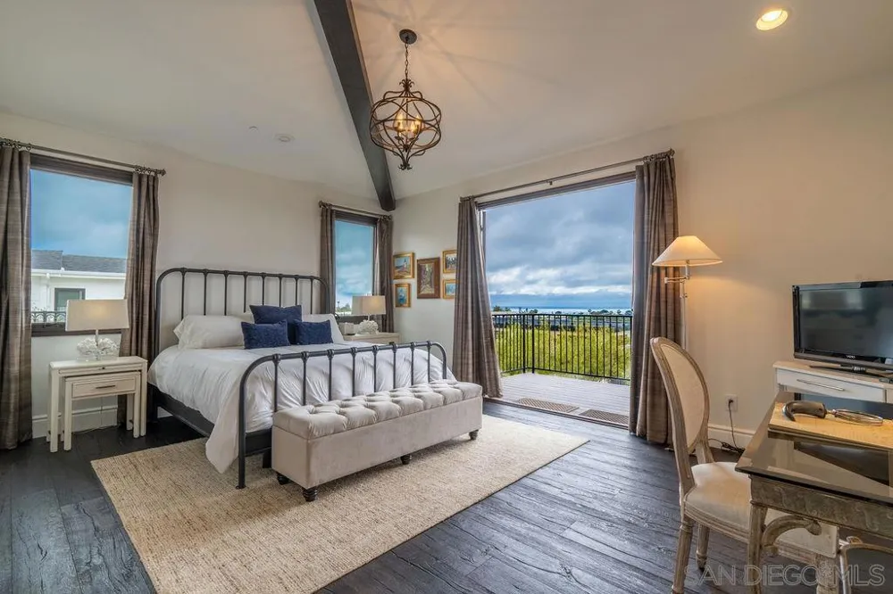 604 Camino de Orchidia Encinitas, CA 92024