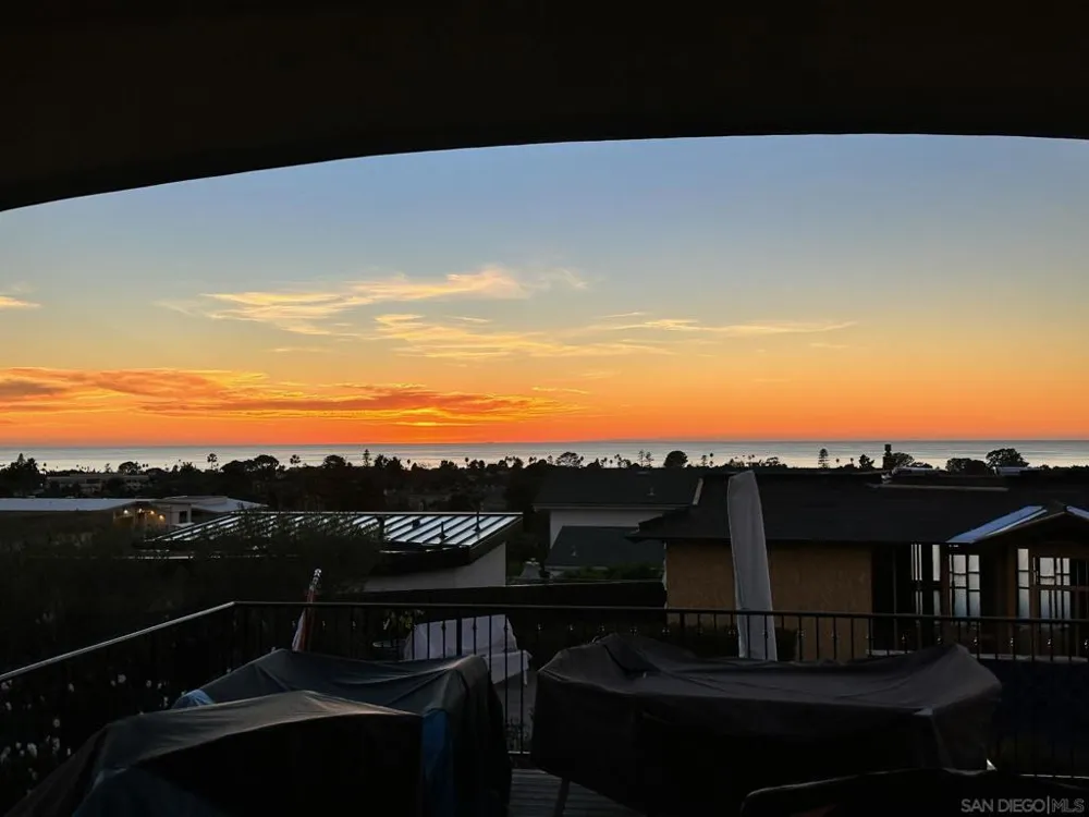 604 Camino de Orchidia Encinitas, CA 92024