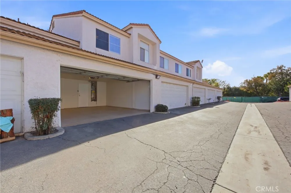 29525 Cara Temecula, CA 92591