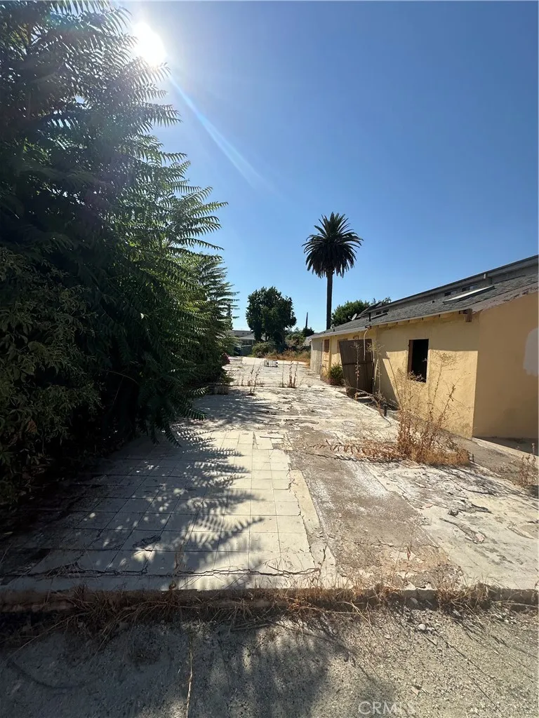 2310 Catalina Street Burbank, CA 91504