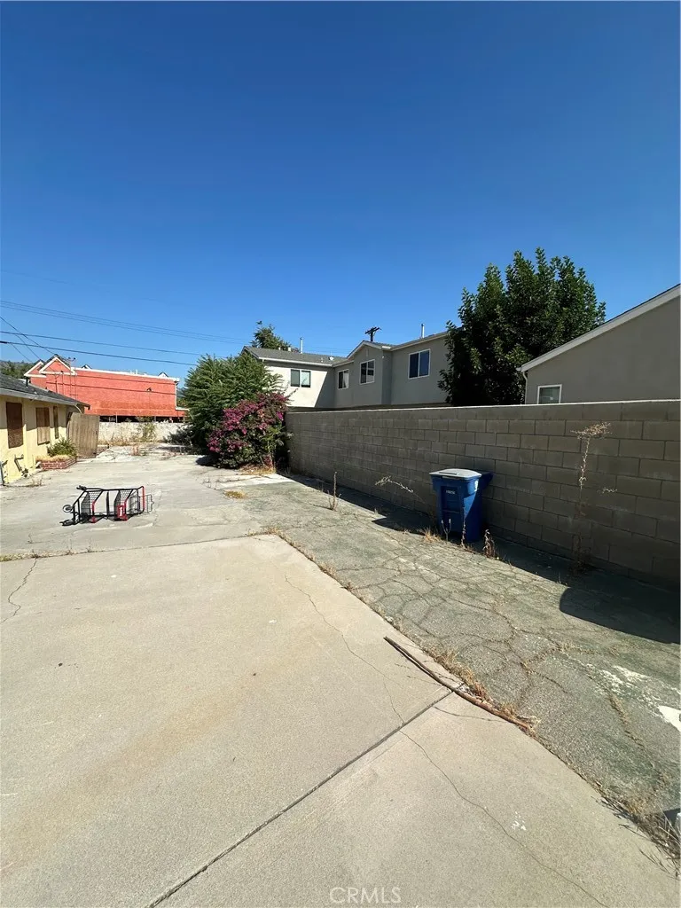 2310 Catalina Street Burbank, CA 91504