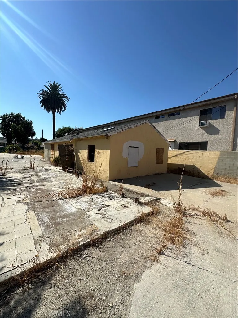 2310 Catalina Street Burbank, CA 91504